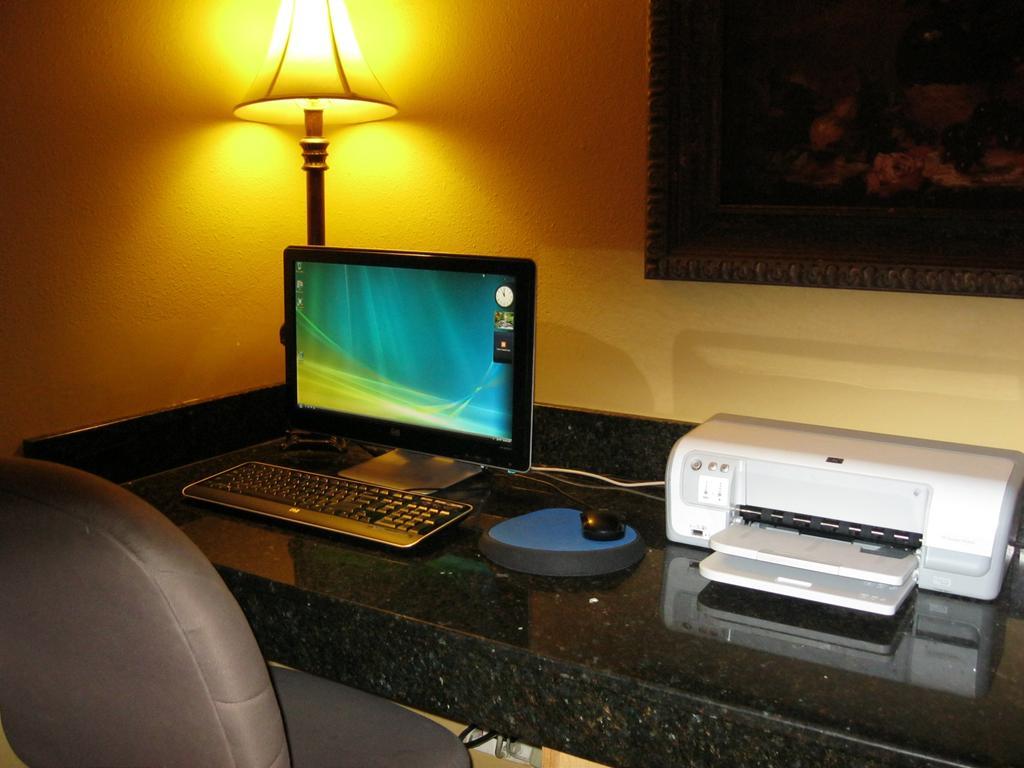 Chisholm Suite Hotel Duncan 客房 照片