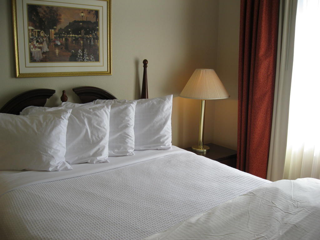Chisholm Suite Hotel Duncan 客房 照片